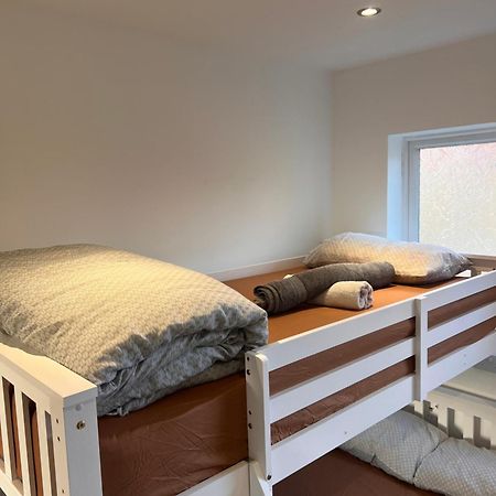 Dorney 1 Bedroom & Bathroom מראה חיצוני תמונה