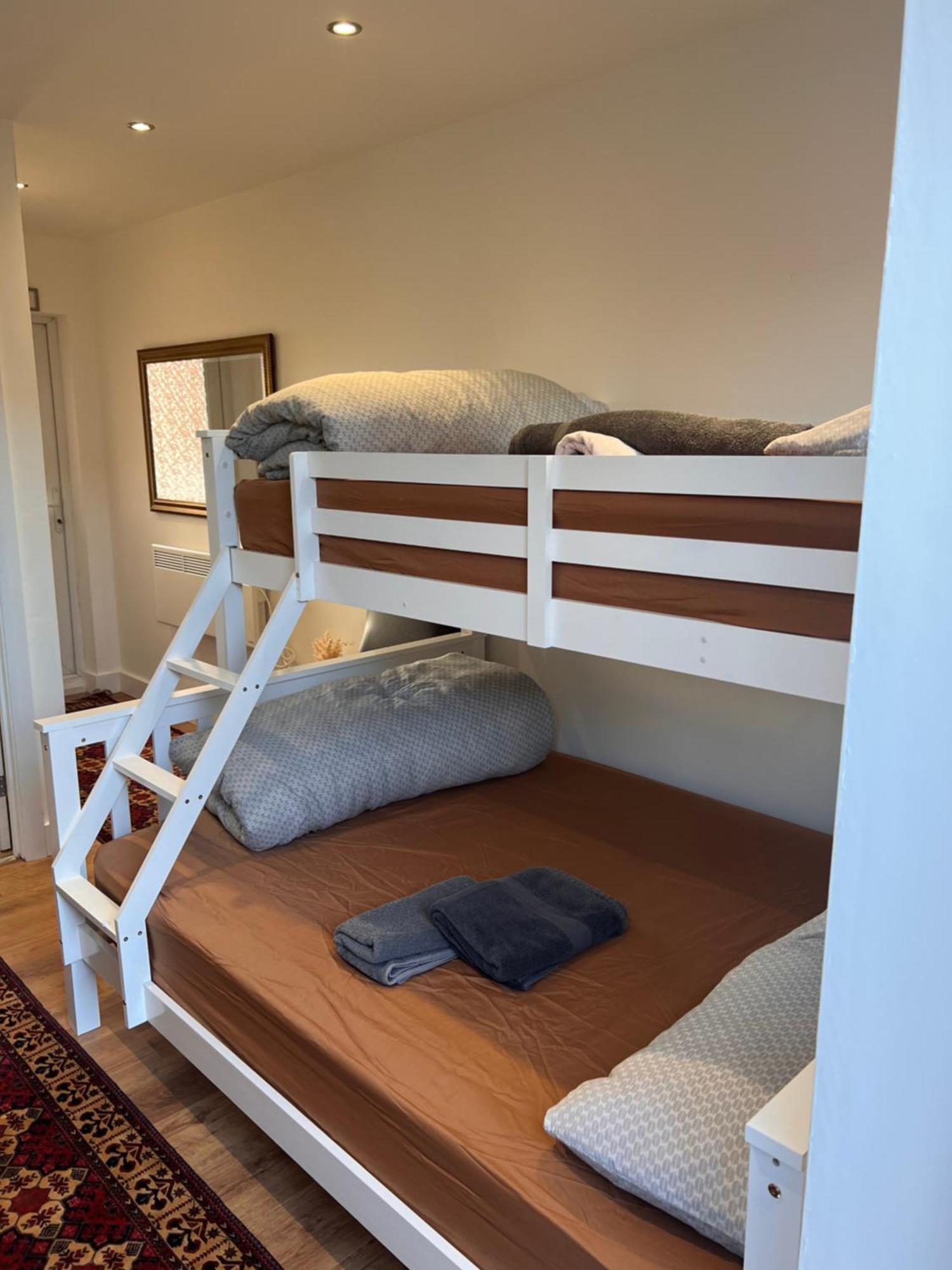 Dorney 1 Bedroom & Bathroom מראה חיצוני תמונה