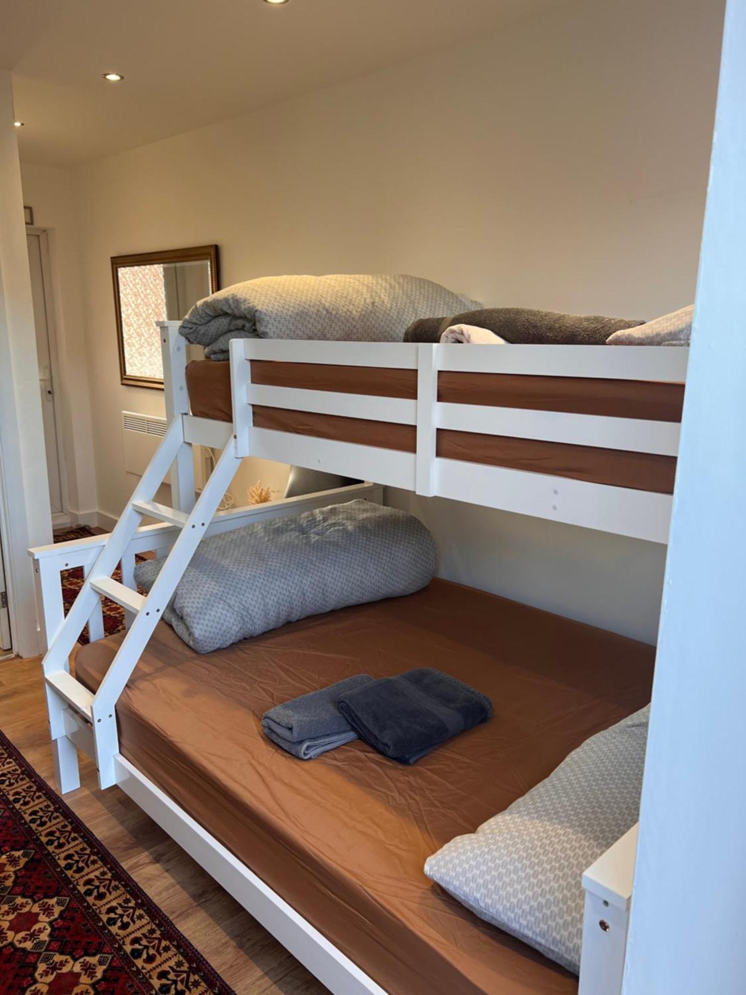 Dorney 1 Bedroom & Bathroom מראה חיצוני תמונה