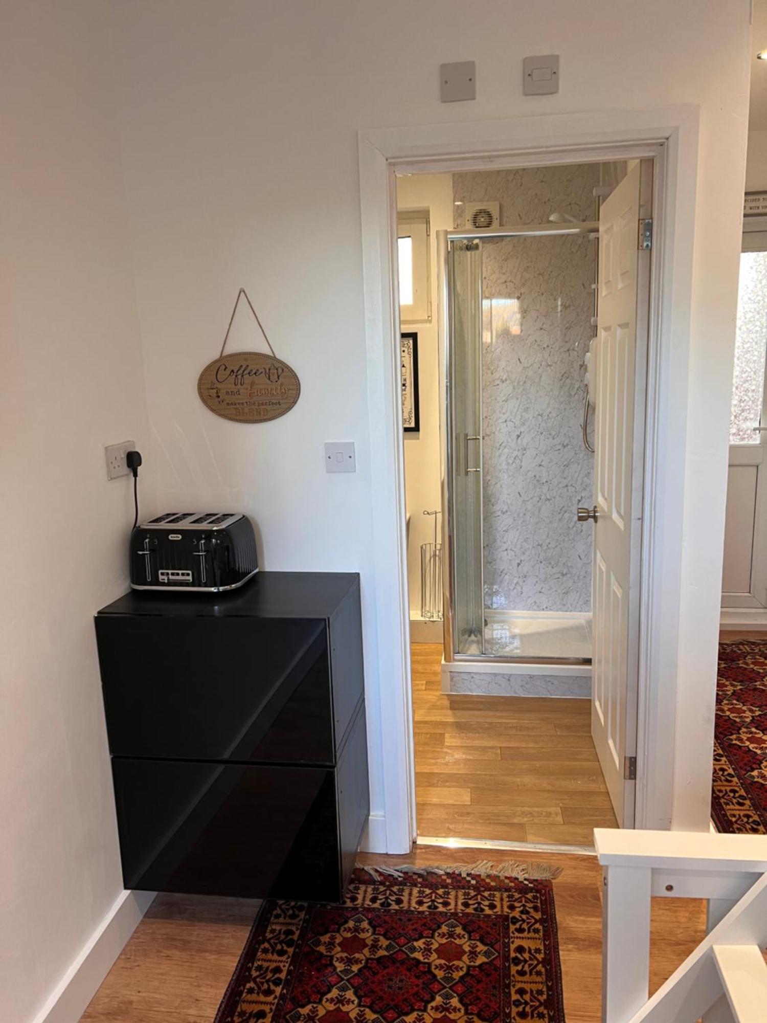 Dorney 1 Bedroom & Bathroom מראה חיצוני תמונה